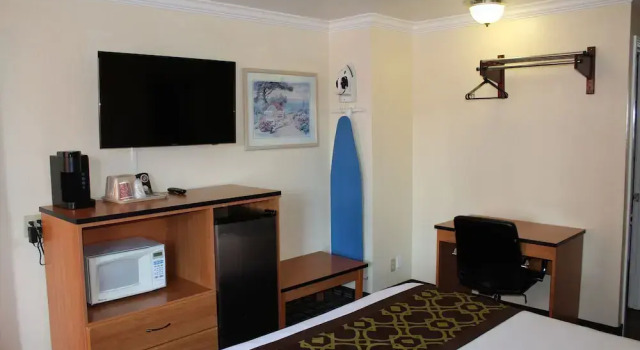 Americas Best Value Inn, Забронировать Отель Отели Санта-Круз с парковкой, рядом с Торговый комплекс, Парковка