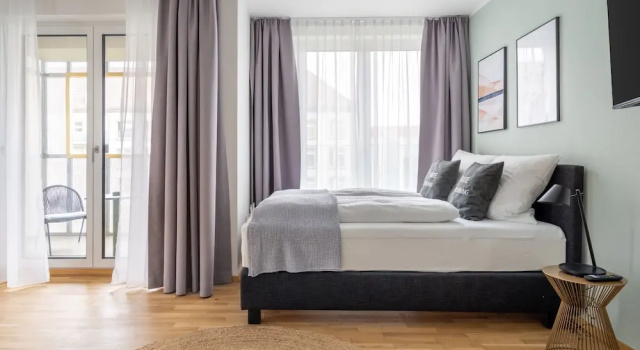 Люкс с балконом и с видом на улицу Limehome Dresden Wallstraße - Digital Access