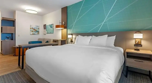 Люкс Comfort Suites Cottage Grove-Madison