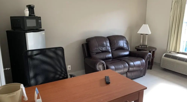 Двухместный люкс Days Inn by Wyndham Florida City