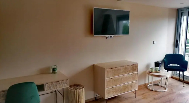 Двухместный номер Standard с балконом Les chambres de la Cotinière - Bord de Saône - St Jean de Losne