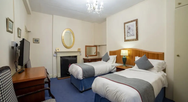 Четырёхместный люкс Superior OYO Bailbrook Lodge, Bath