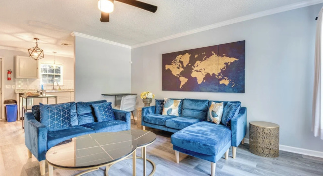 Коттедж Convenient ATL Home with Yard, 6 Mi to Mercedes-Benz