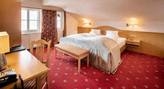 Hotel Tannbergerhof im Zentrum von Lech, Забронировать Отель СПА-отели Лех, рядом с Горнолыжный подъемник Шлосскопфбан, SPA-услуги