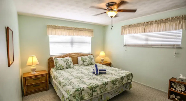 121 Mid Island Drive, Забронировать Отель Отели Fort Myers Area с парковкой, Парковка