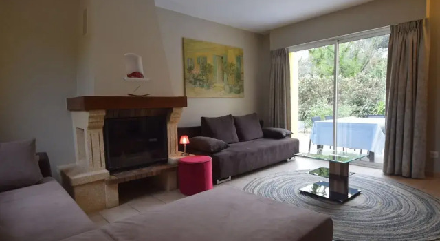 Cozy Holiday Home in Cogolin With Heated Pool, Забронировать Отель Отели в центре Коголен, в центре