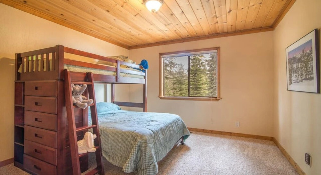 Classic 3 BR / 2 BA Near Tahoe Donner Ski Area!