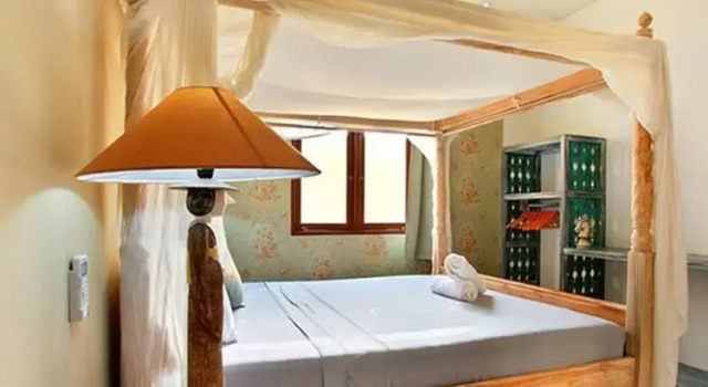 Legian Beach Villa, Rezerwuj Willa Hotele w Badung z parkingiem, Parking