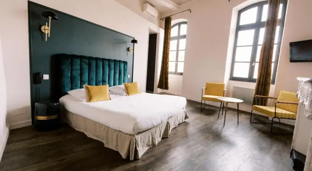 Полулюкс Le Victoria Boutique Hôtel - Charme au coeur du village historique - Accueil Vélo - Séminaire - Bar Lounge - Piscine