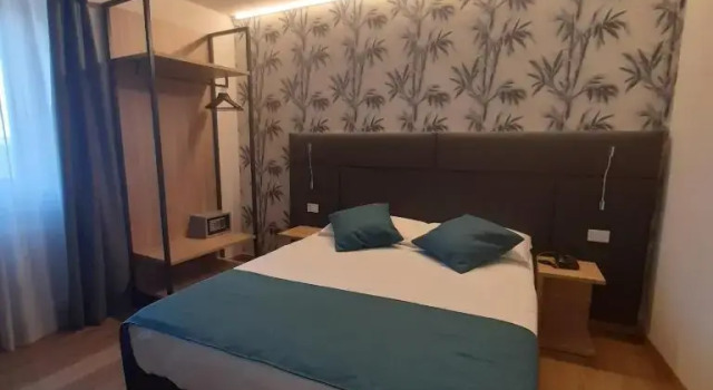 Трёхместный номер Superior с видом на озеро Bike Hotel Touring Gardone Riviera & Wellness