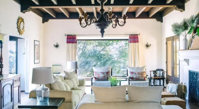 Frida by AvantStay | Sleeps 16! Prvt Estate w/ Tennis Ct & Mins to Beach!