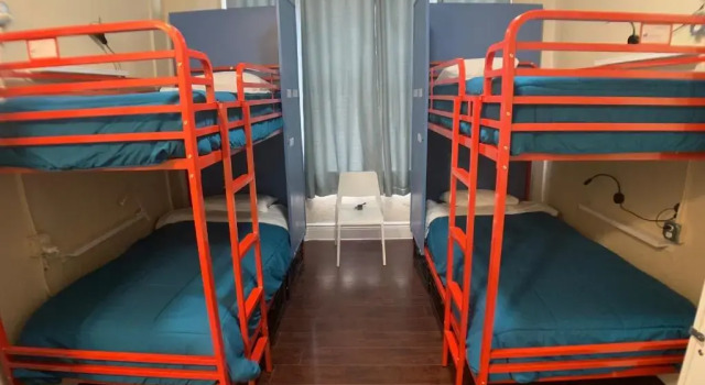 Кровать в общем номере (мужской номер) Orange Village Hostel