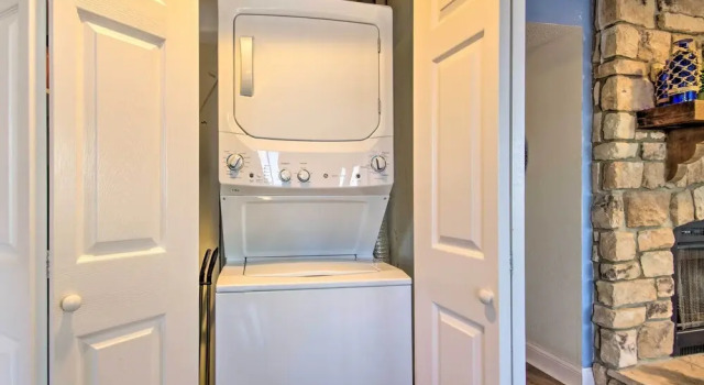 Апартаменты с 2 комнатами с балконом Charming Condo w/ Pool Access in Osage Beach!