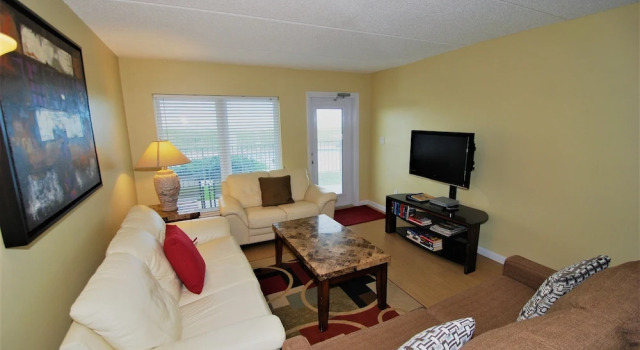 Номер Standard Edgewater Unit #104 2 Bedroom Condo by RedAwning