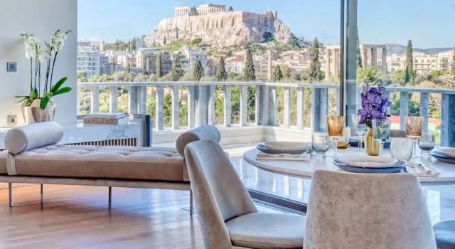 Люкс с балконом Vivestia Athens