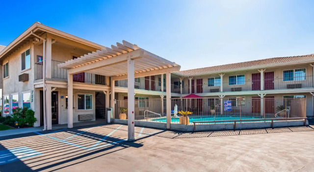 Кровать в общем номере Best Western Hanford Inn