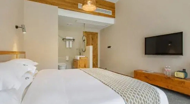 Семейный люкс Xixia Mountain Retreat · Wild Luxury Mountain Views, Skiing, and Relaxed Family Vacation