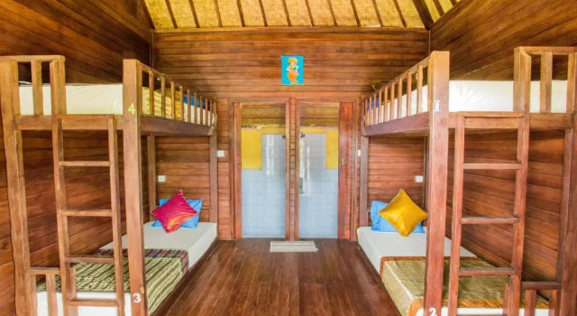 Кровать в общем номере Uma Hostel Lembongan