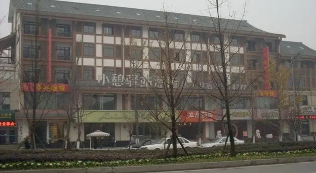 Dujiangyan Xiaoqi Hotel, Prenota Hotel Hotel a Chengdu con parcheggio, Parcheggio