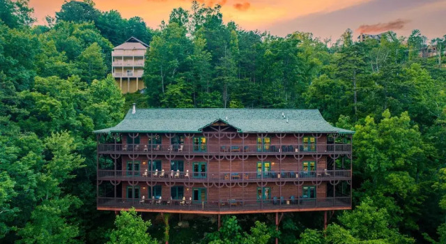 Коттедж Hickory Ridge by Avantstay Sleeps 20! Incredible Private Elevated Cabin