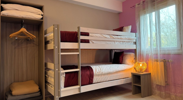 Четырёхместный номер Standard Logis Hôtel Centrotel et Spa Bulles dAllier