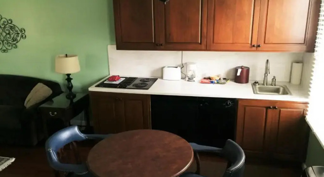 Коттедж Century Suites Hotel