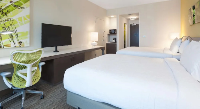 Четырёхместный номер Standard с красивым видом из окна Hilton Garden Inn Ft. Walton Beach