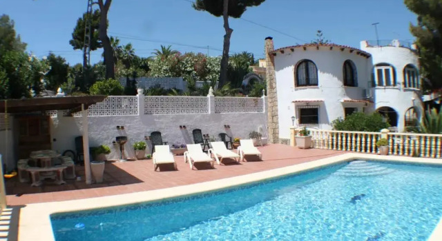 Коттедж El Cisne - holiday home with private swimming pool in Benissa