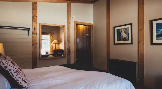 Двухместный номер Standard с балконом и с видом на горы Mount Engadine Lodge
