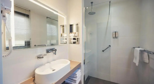 Трёхместный номер Standard Van der Valk Hotel Le Catalogne Saint Aygulf