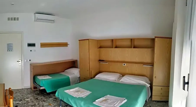 Трёхместный номер Standard с балконом Albergo Anita