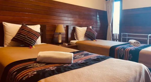 Taman Homestay, Забронировать Отель Отели Лембонган с парковкой, рядом с Пляж Нуса Лембонган, Парковка