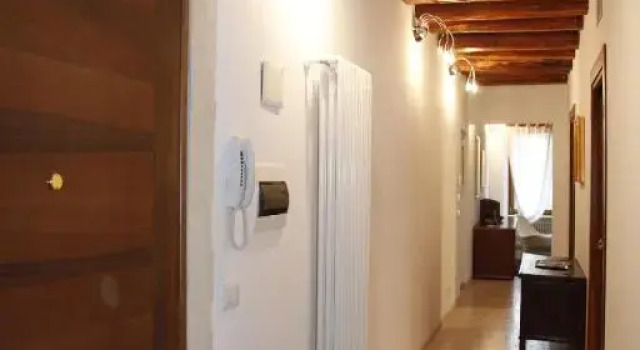 Centre 2 bedroom Flat, Забронировать Отель Отели Вероны с парковкой, рядом с Филармонический театр Вероны, Парковка