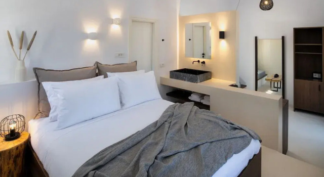 Azanti Suites, Забронировать Отель Мегалохори Санторини, рядом с Винодельня Гавала