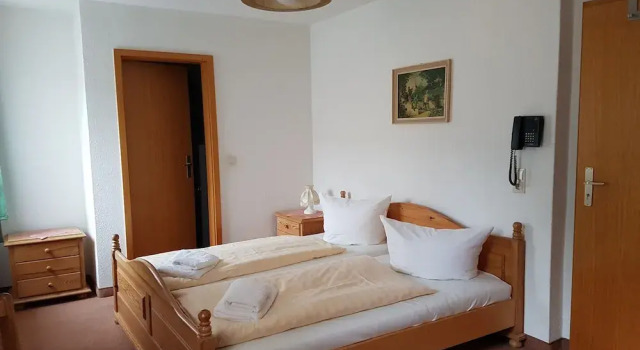 Hotel & Gaststätte Sonnenhof, Забронировать Отель  