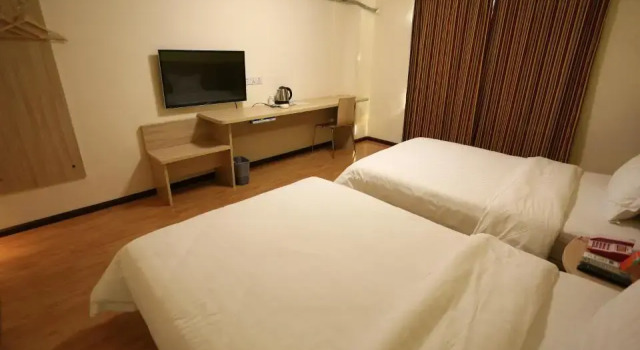 7 Days Inn·Liupanshui Panxian County Hongguo Yingbin Avenue, Buchen Sie Hotel Hongguo Guizhou