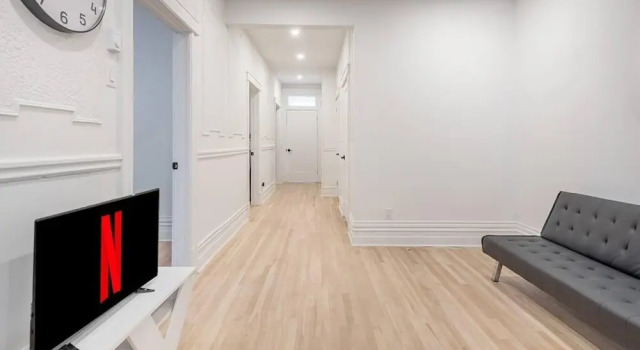 Beautiful and NEW 4bedr in Mile-end Free Parking, Rezervați Hotel Montréal Quebec, aproape de Outremont