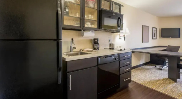 Люкс Candlewood Suites Del City by IHG