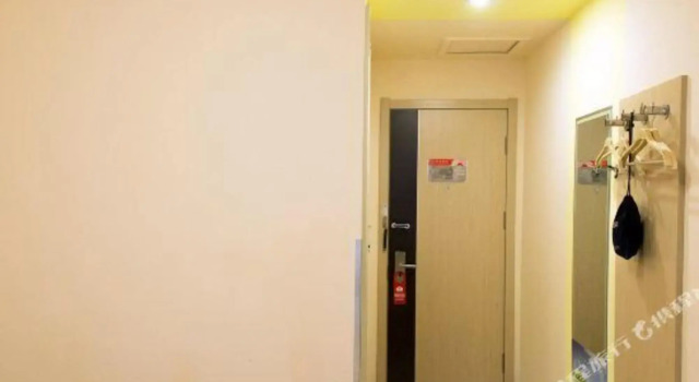 Yinzuo Jia Yi Shou Guang - Sheng Cheng East Street