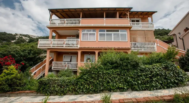 Apartments Šćerbe 3103, Varaa Huoneisto Hotellit Kvarner Islands uima-altaalla, Uima-allas