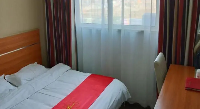 Thank Inn Hotel Jiangsu Yangzhou Gaoyou Shimao Plaza, Rezervovat Hotel Jang-čou 