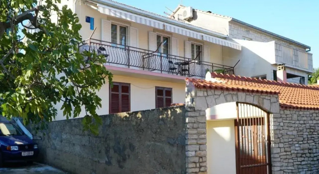 Apartment Senija - 150m from beach