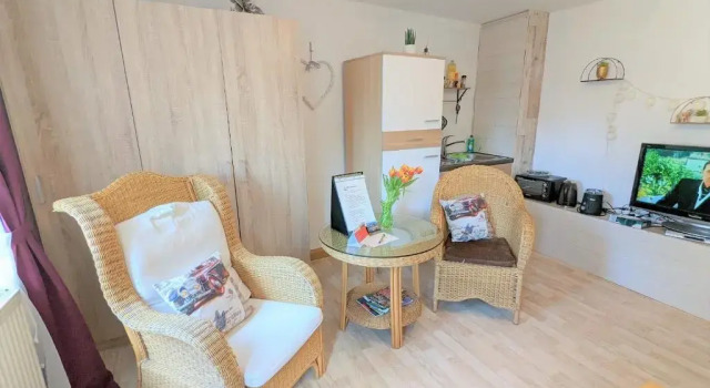 Flussblickwohnung mit Terrasse, Pool, Garten&Sauna - Zi2