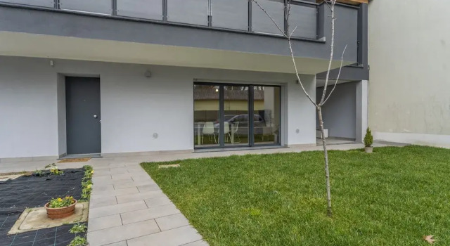 Modern House with Private Garden in Udine, Забронировать Отель Удине Венеция-Джулия