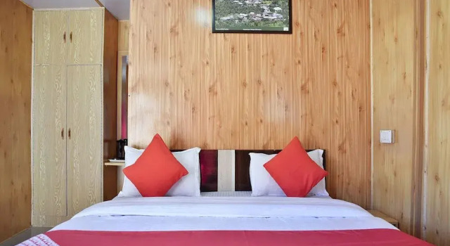 OYO 10633 The Shivalaya Retreat With In