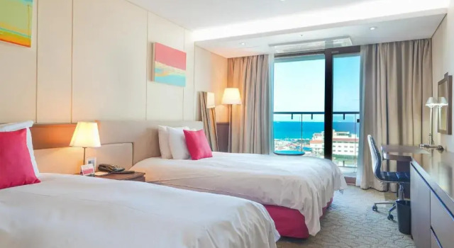 Двухместный семейный номер Standard Ramada by Wyndham Jeju Hamdeok