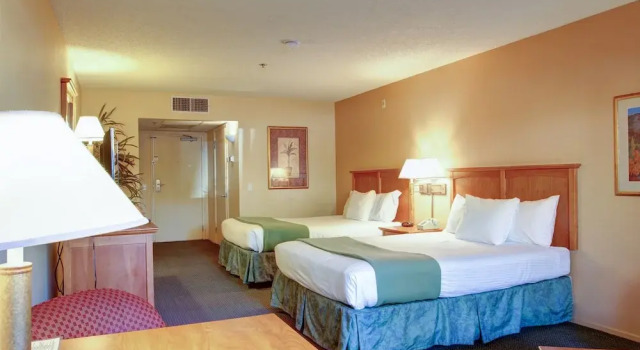 Четырёхместный номер Standard с балконом и с видом на горы Miracle Springs Resort and Spa