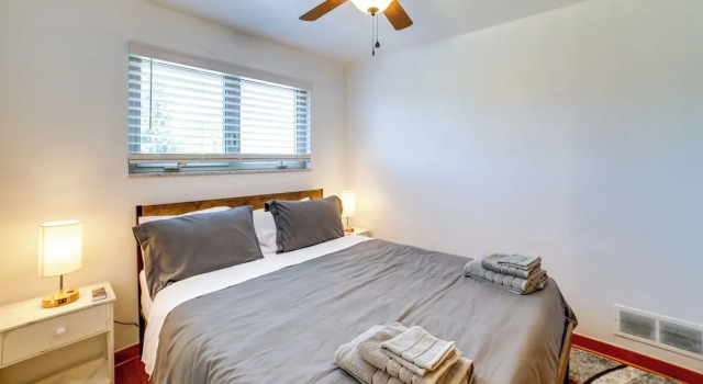 Коттедж 3 Mi to Downtown: Pittsburgh Home w/ Balcony!