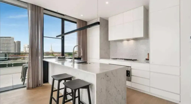Luxury 3 Bedroom Penthouse With Bay and City View, Book Hotel  