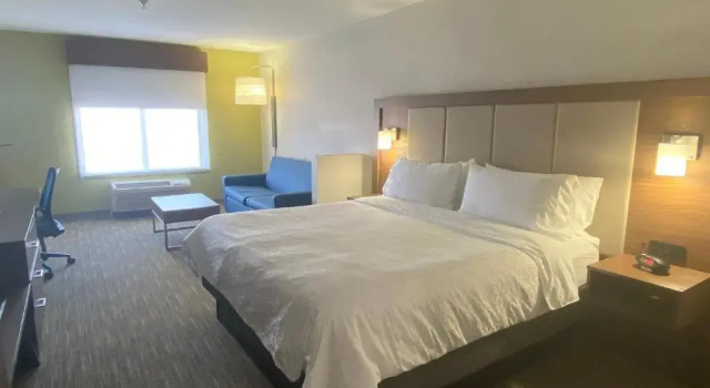 Люкс Holiday Inn Express & Suites - Albuquerque East by IHG